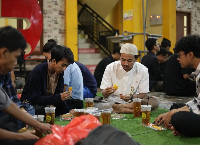 Meal and Laundry Illustration